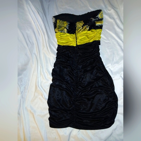 Ladies’s Dress - Picture 2 of 4